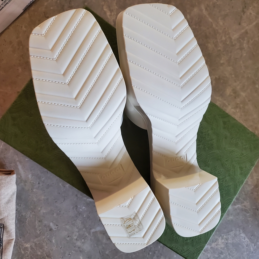 Gucci Cream Patent Platform Slide Mules - Picture 5 of 6
